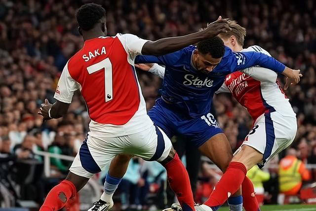 东体：足协曾考虑年初组织国足冬训，届时主教练也一并亮相（东体：足协曾计划年初启动国足冬训，主教练预计同步亮相）