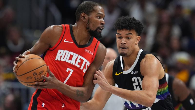 凯恩：希望卡尔不要被外界嘈杂的声音干扰；我很享受参与防守（凯恩：盼卡尔屏蔽外界噪音；参与防守让我乐在其中）