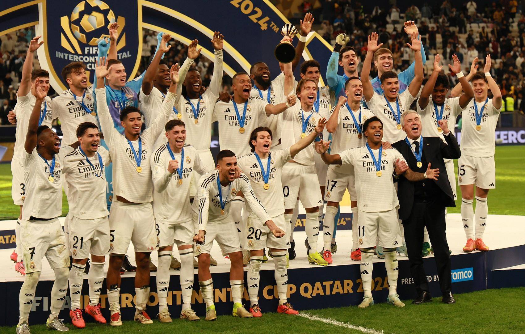 凯恩73场德甲比赛进75球，比同期进球数第二的吉拉西多21球（凯恩德甲73场75球，同期进球数领先吉拉西21球）