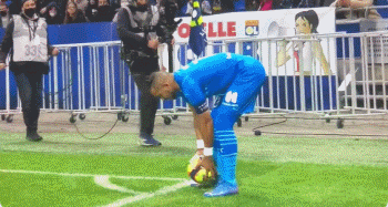 官方：费内巴切签下前狼队后卫塞梅多，双方签约两年