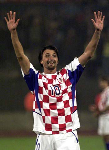 报价超十亿英镑，英媒：派拉蒙获得四年在英国的欧冠转播权（英媒称：派拉蒙以逾10亿英镑拿下英国地区四年欧冠转播权）