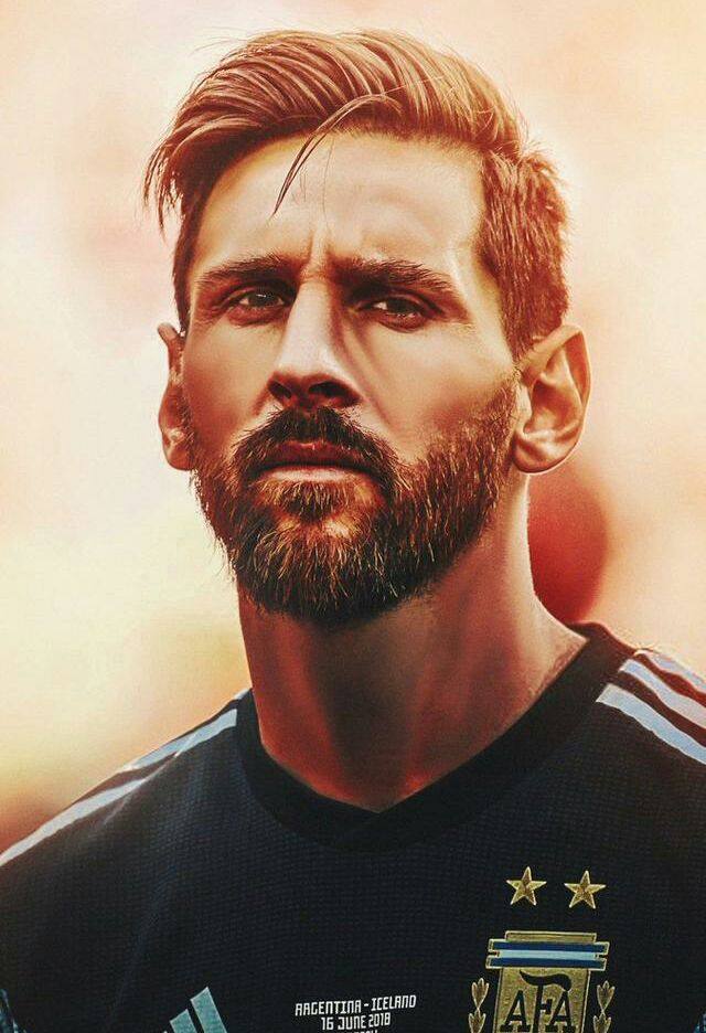 哈兰德晒与母亲、哥哥合照：老大、我和我哥（哈兰德发文晒与母亲、哥哥同框合影：配文称'老大、我和我哥）