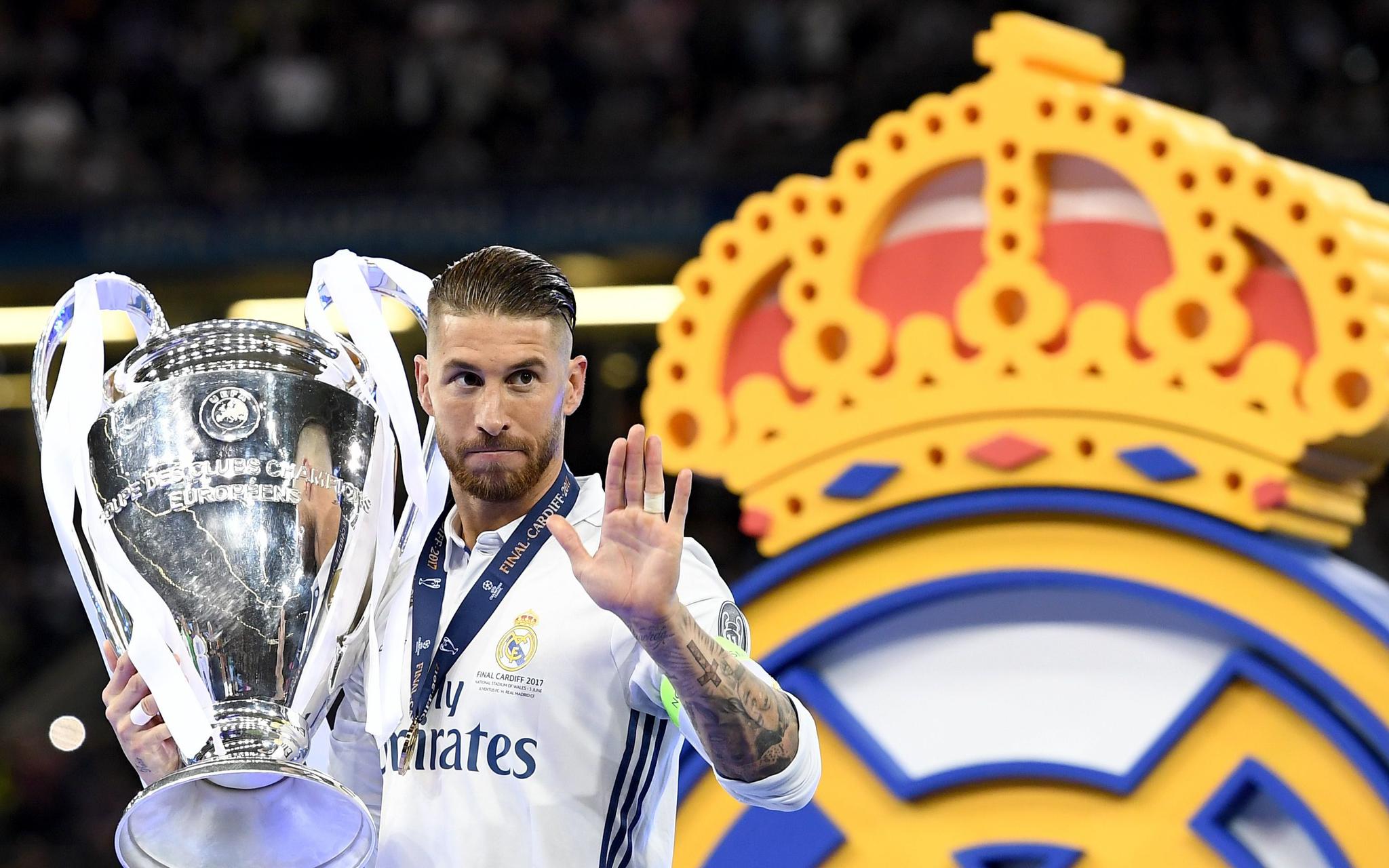 记者：诺坎普保安看到梅西后非常惊讶，当即就放他进去了（记者称：诺坎普保安认出梅西惊讶不已，立刻放行）