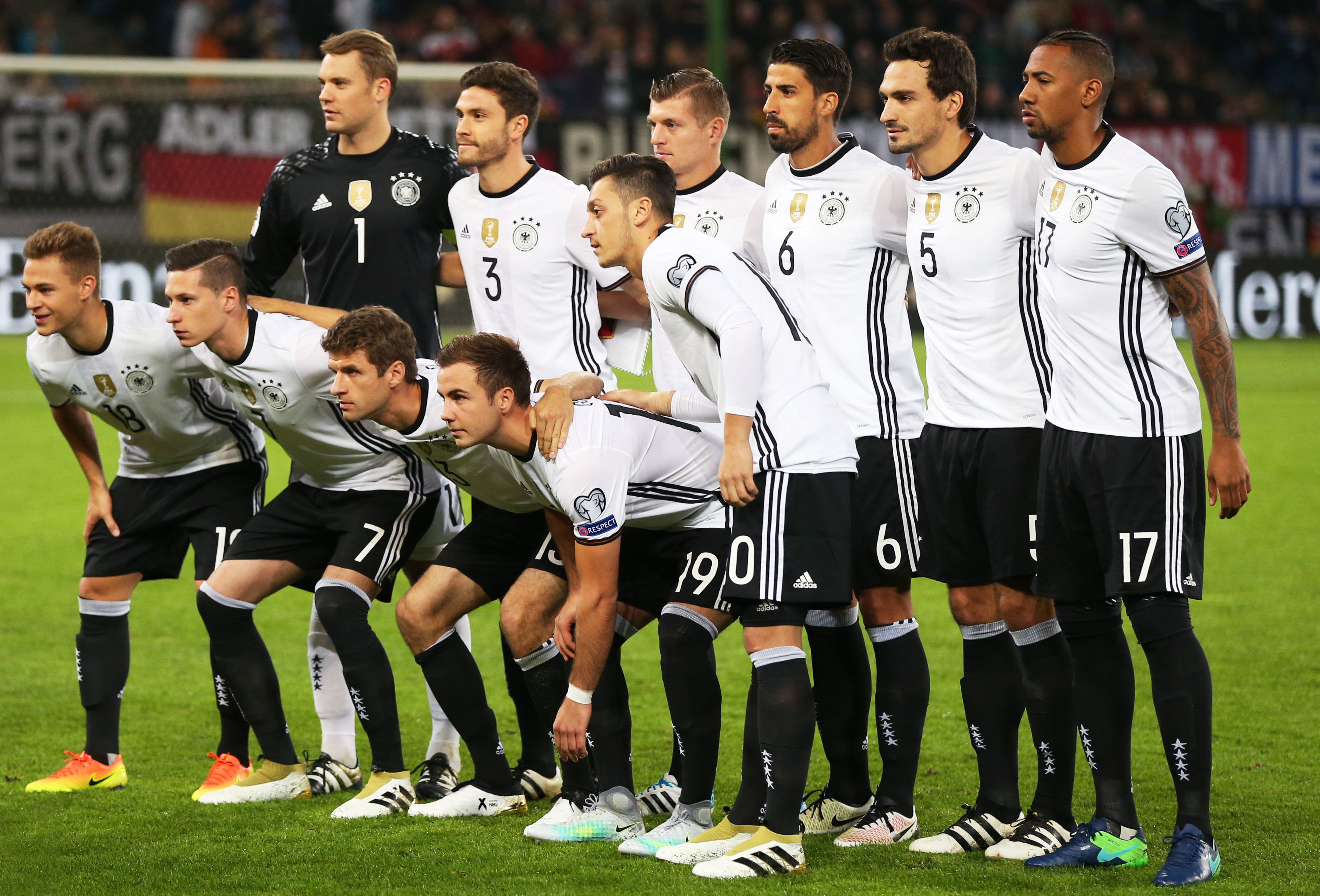 有惊无险，小麦和孔蒂所乘飞机警告灯误报导致飞机迫降（警告灯误报引发紧急迫降，小麦与孔蒂所乘航班平安落地）