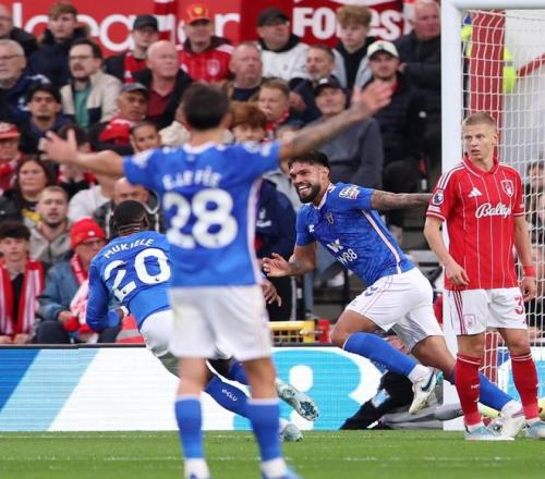 马德里打响榜首大战!数据：皇马或2-1笑傲德比（马德里德比上演榜首之争 预测皇马2-1小胜）