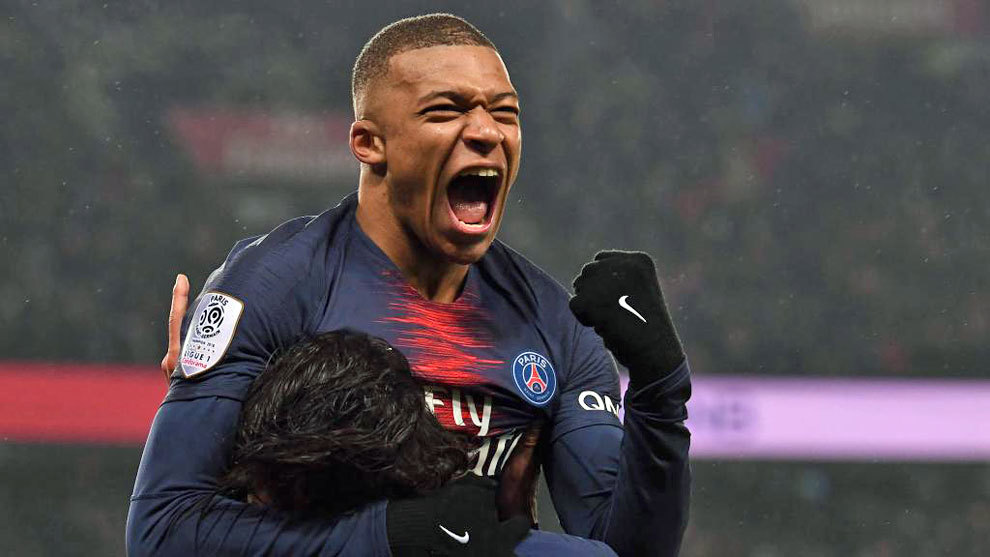 希腊队攻防两端表现亮眼（希腊队攻守俱佳状态火热）