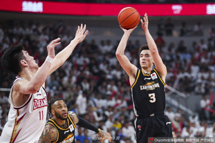 世体：奥尔莫左肩脱臼恢复良好，预计伤缺一个月（世体：奥尔莫左肩脱臼恢复顺利，预计将缺阵约四周）