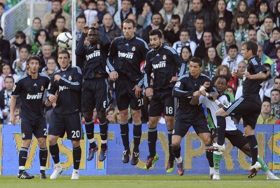 记者：韩鹏仍是泰山主帅，但俱乐部需要找个名义上的“主帅”（记者称韩鹏仍掌泰山帅印，俱乐部或另觅挂名主帅）