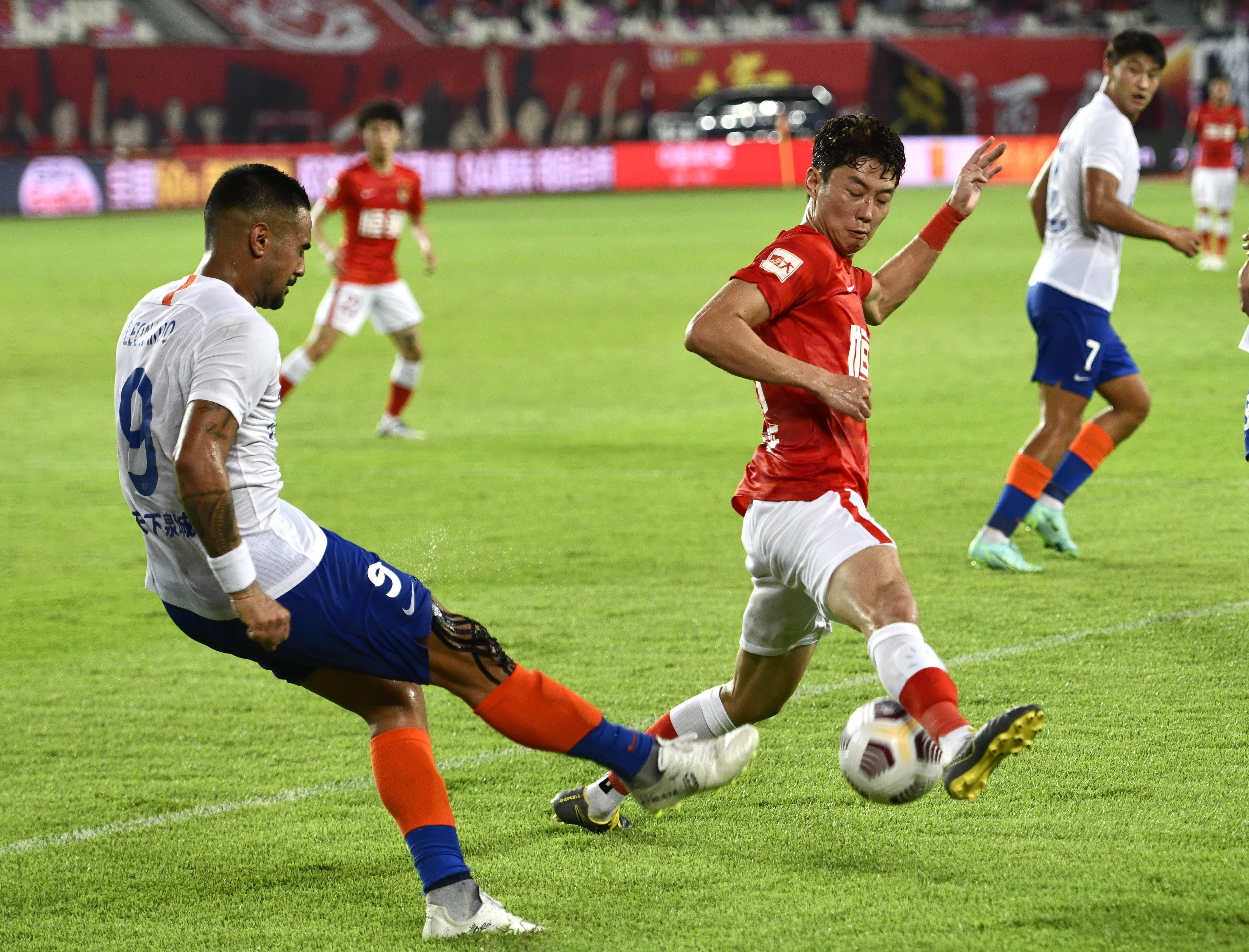 欧联2-1，热苏斯第88分钟绝杀，英超第17掀翻荷甲第7，迎来2连胜（欧联2-1险胜！热苏斯第88分钟绝杀，英超第17名击退荷甲第7，收获两连胜）